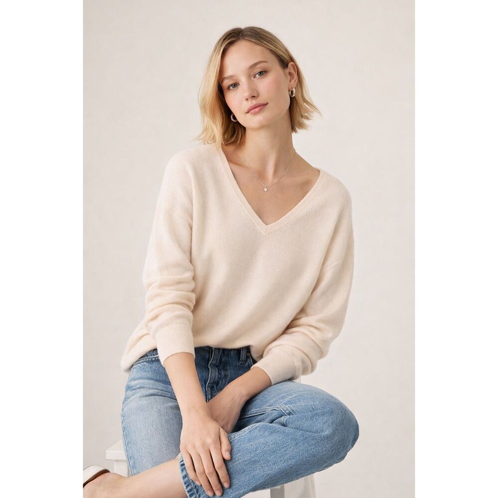 J. Crew Women's 100% Cashmere Relaxed V-Neck Sweater Size Medium Cream